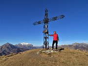 33 Alla croce di vetta dello Zuc de Valmana (1546 m)